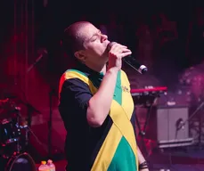 Val Donato canta especial Djavan em João Pessoa