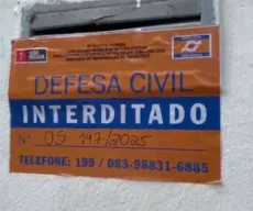 Casas são interditadas por risco de deslizamento de terra em João Pessoa