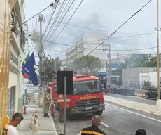 VÍDEO: Poste pega fogo e interdita avenida em Patos