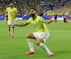 Matheus Cunha comemora gol com 'Dominguinho' e homenageia São João de Campina Grande