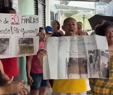 Moradores protestam após chuvas voltarem a causar transtornos em João Pessoa