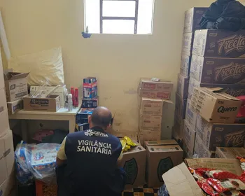 Operação Prazo Certo: fiscalização encontra mais de uma tonelada de alimentos vencidos