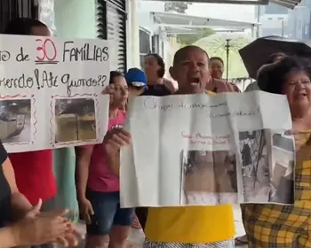 Moradores protestam após chuvas voltarem a causar transtornos em João Pessoa