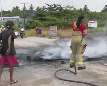 Protesto é feito por moradores contra desocupação para construção de ponte em João Pessoa