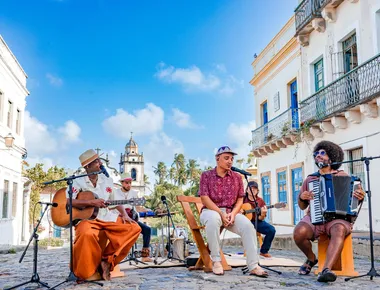 Show do 'Dominguinho', com João Gomes, Jota.pê e Mestrinho, é interrompido no São João de Patos; VÍDEO