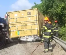 Três paraibanos morrem após carro ser esmagado por contêiner de carreta em SP