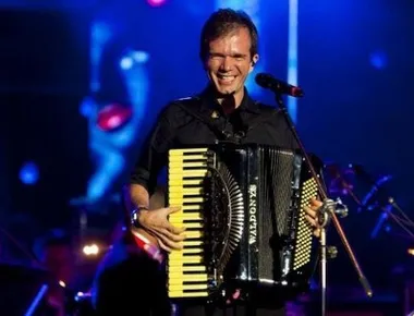 Programação do São João de Campina Grande hoje: Waldonys, José Augusto, jogo do Brasil e mais