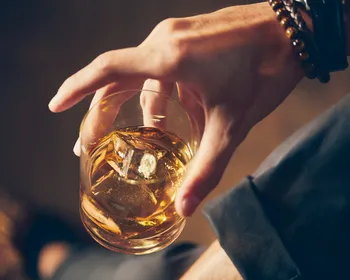 Um gole pode custar a visão ou até a vida: entenda por que o metanol é tão perigoso