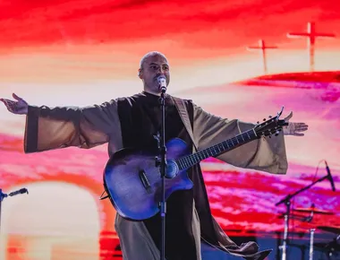 Show de Frei Gilson em João Pessoa: reveja a apresentação completa