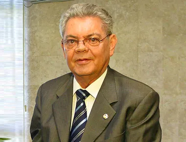 Governadores da Paraíba: o governo de Ronaldo Cunha Lima, o 'poeta' que focou nas contas públicas