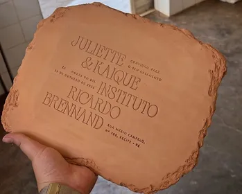 Casamento de Juliette tem convite feito de barro; veja detalhes