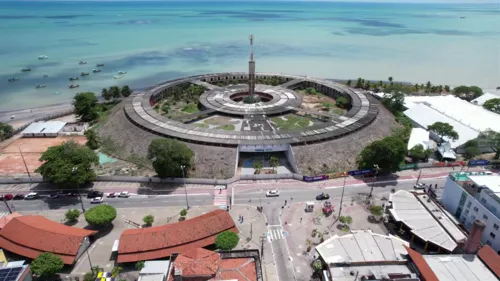 
				
					Dinho apresenta projeto para desapropriar Hotel Tambaú
				
				