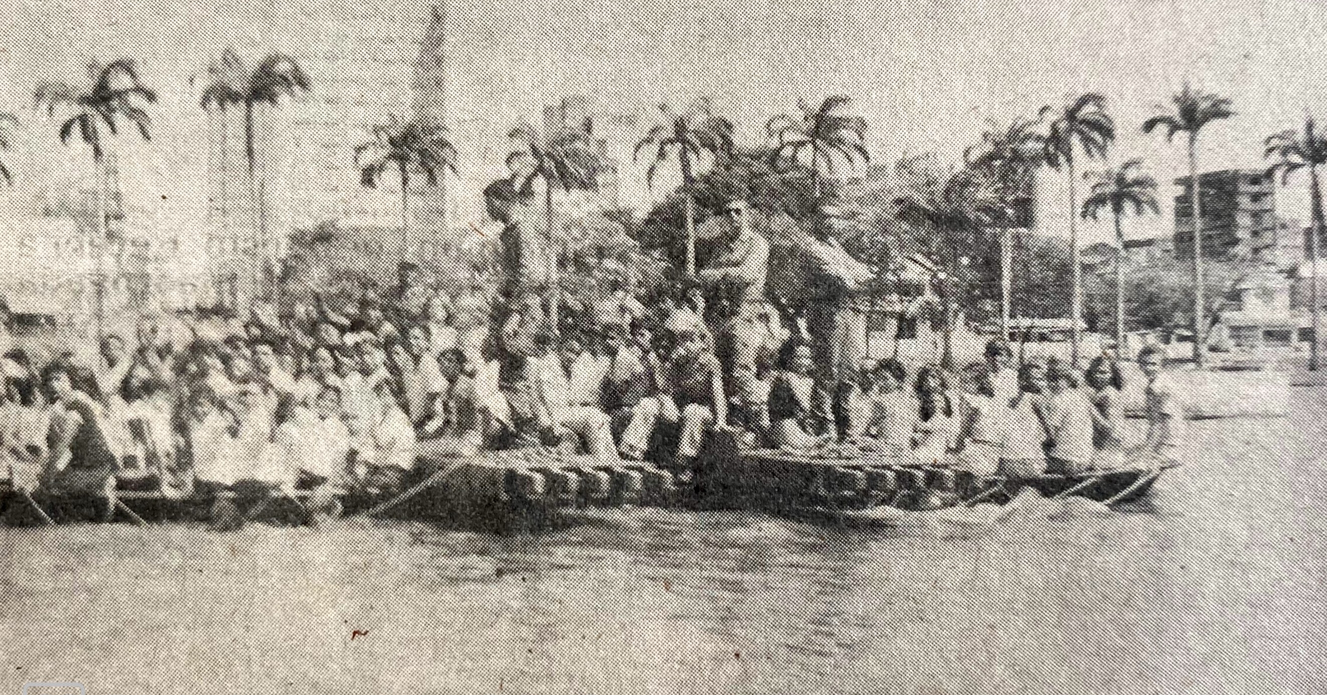 Foto mostra embarcação militar cheia de pessoas dias antes da tragédia
