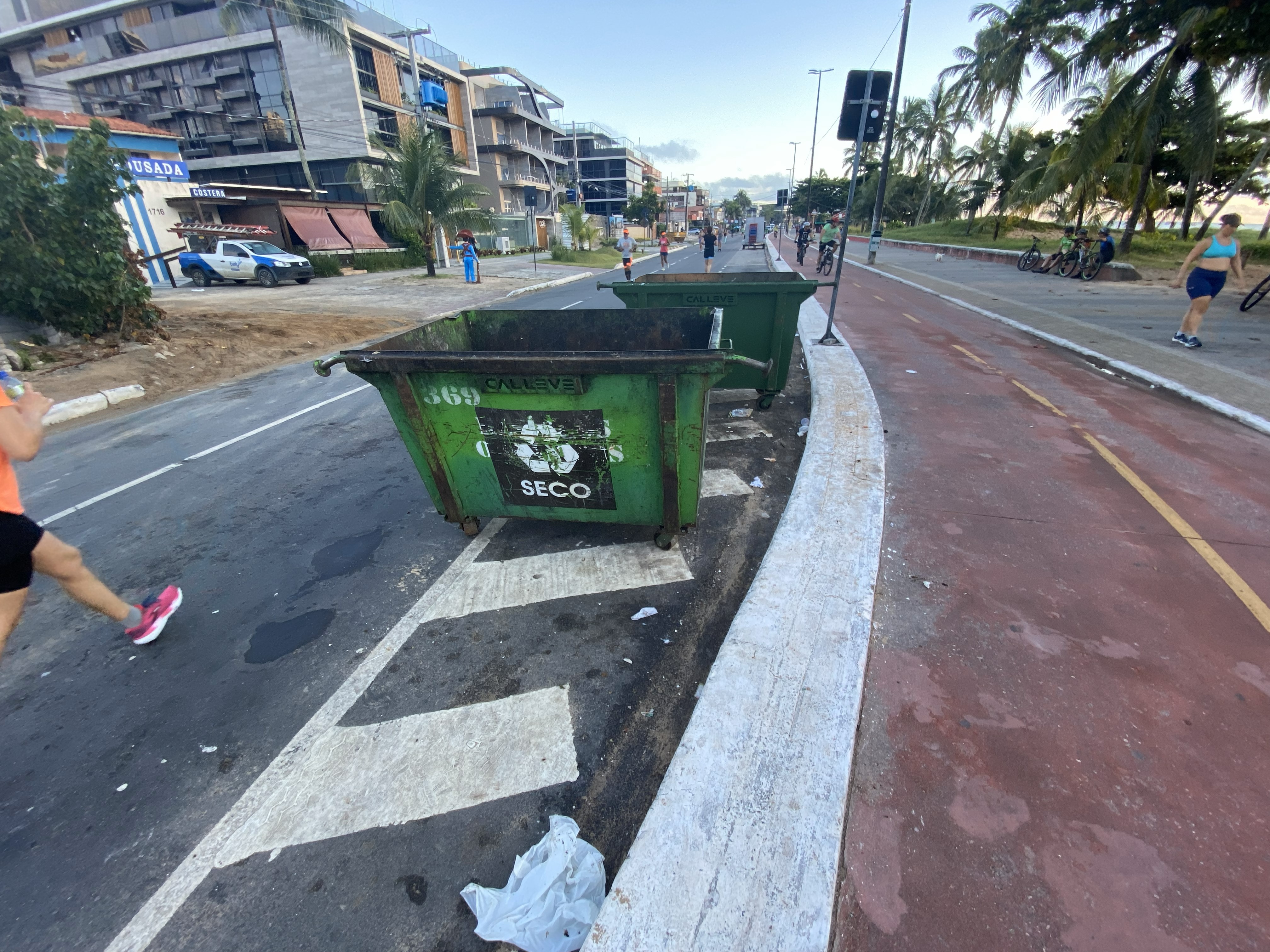 OPINIÃO: está na hora da prefeitura de JP dar uma solução nos tonéis de lixo (fedidos) da orla