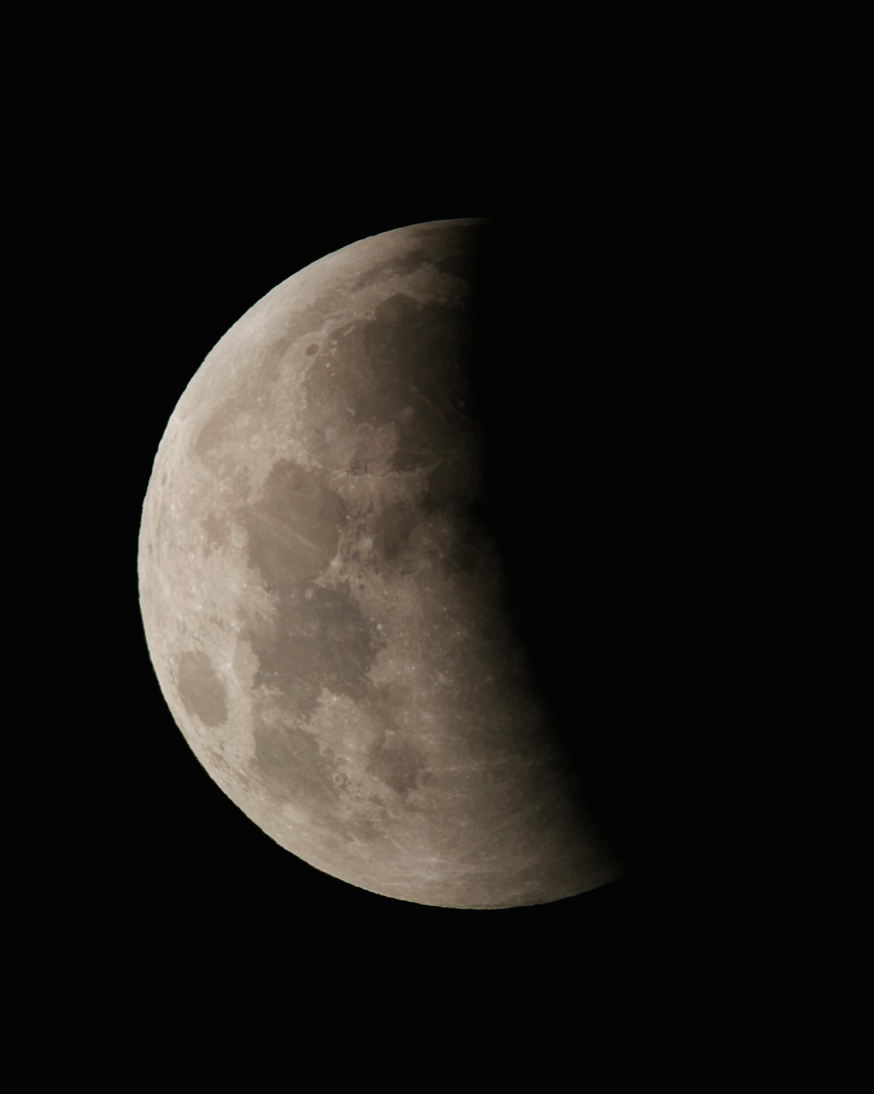 Eclipse lunar parcial: veja fotos do fenômeno registradas em cidades da Paraíba