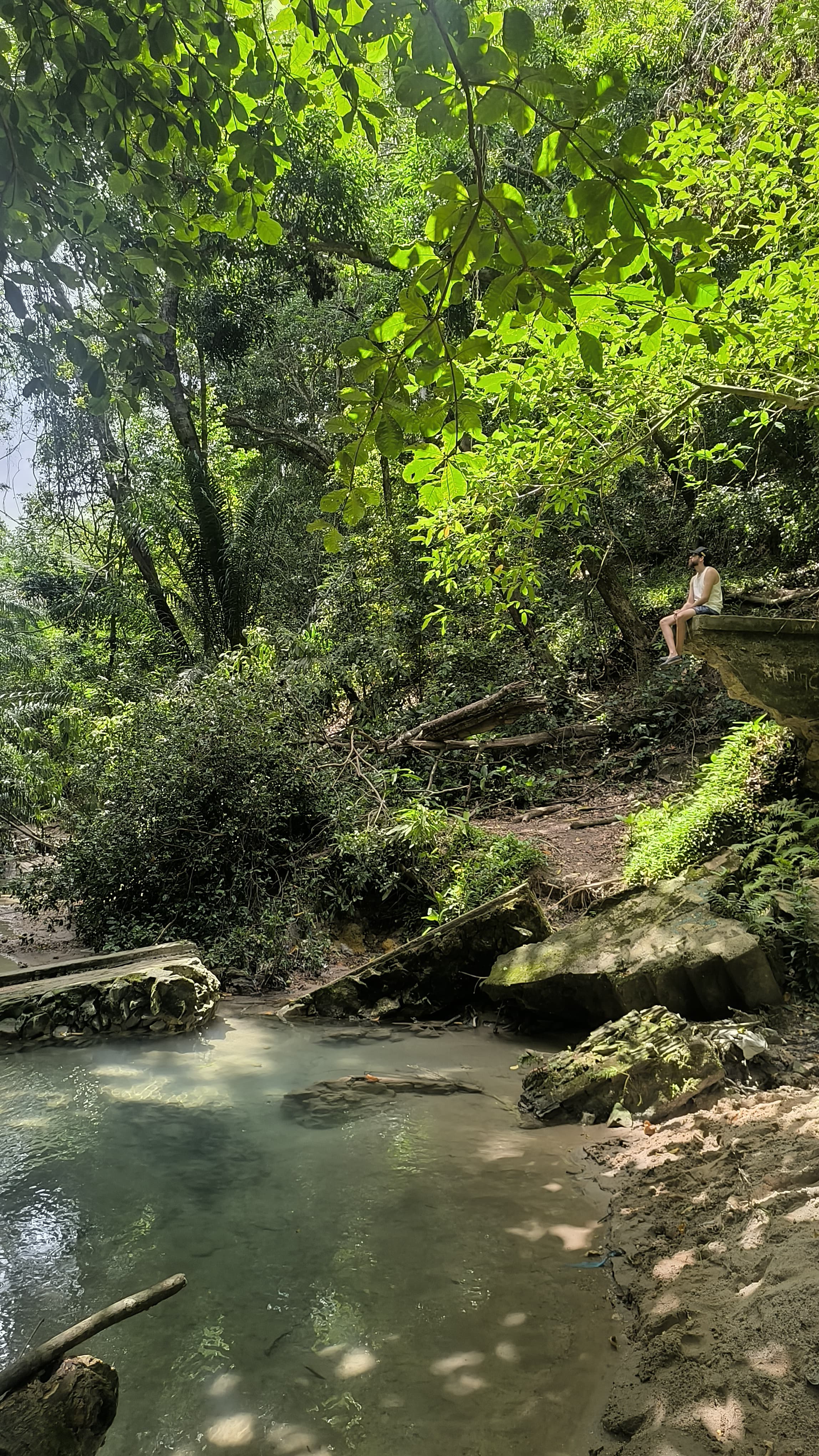 Vindo do interior da Paraíba, sempre tive uma conexão especial com a natureza, e nesse lugar saio do previsível das praias e do clássico do centro histórico e penetro no coração da cidade, numa história esquecida, às margens de uma nascente cristalina e em meio ao verde de uma vegetação resiliente encontro minha essência interiorana em meio à efervescência de uma capital.