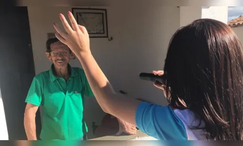 
				
					Durante isolamento social, idosos do interior da PB recebem carinho do "Delivery de Amor"
				
				