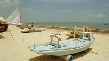 Quatro trechos de praia estão considerados impróprios para banho na Paraíba