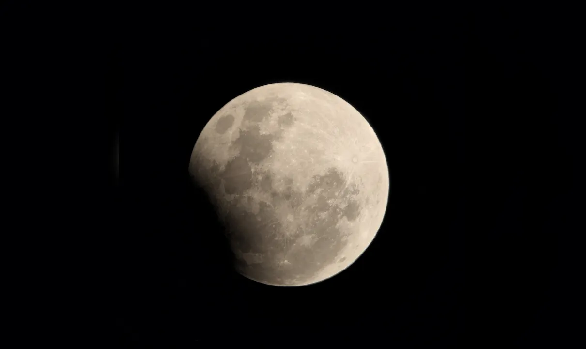 Eclipse em que a Lua estará 96% escurecida poderá ser observado na Paraíba