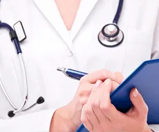 Atestado médico de papel será substituído por formato digital? Entenda o que está em discussão