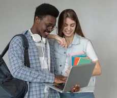 MEC lança cursinhos com bolsas para estudantes da rede pública; veja como participar