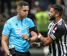 Hulk tem novo atrito com a arbitragem e recebe o 50° cartão pelo Atlético-MG