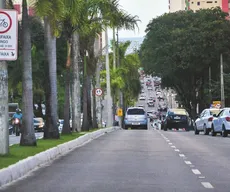 Trecho da Avenida Epitácio Pessoa, em João Pessoa, é bloqueado neste domingo (7)