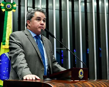 Efraim Filho assina pedido de impeachment contra Alexandre de Moraes