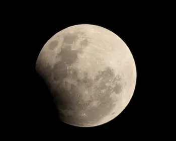 Eclipse em que a Lua estará 96% escurecida poderá ser observado na Paraíba