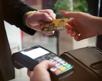 Dia do Cliente: saiba como se proteger de golpes e aproveitar promoções com segurança