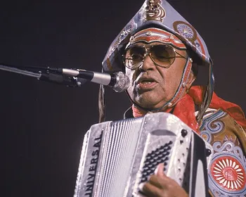 Faça uma playlist de Luiz Gonzaga. Ainda dá tempo