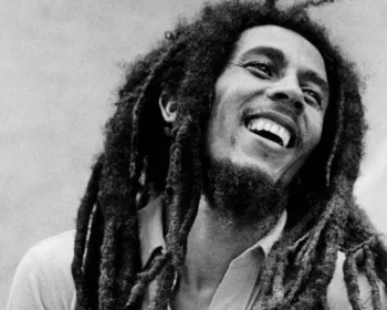 Nada melhor do que ouvir Bob Marley para festejar o Dia Internacional do Reggae