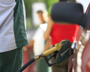 Gasolina cai R$ 0,10  em João Pessoa, e Procon notifica postos e distribuidoras sobre redução