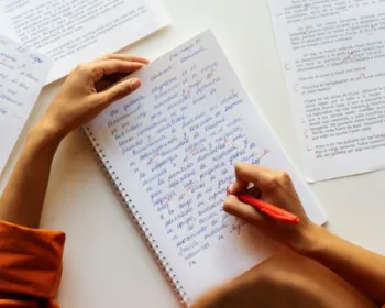 Espelho da redação do Enem 2025 é divulgado; saiba como acessar