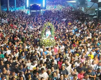 Romaria da Penha leva fiéis para 13 km de procissão pelas ruas de João Pessoa