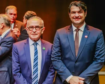 Oposição 'mira' rompimento na base e Governo tenta 'plantar' desconfiança sobre Léo Bezerra