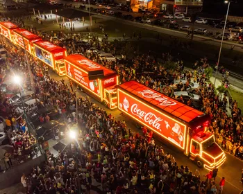 Caravana de Natal com caminhões do Papai Noel passa por Campina Grande nesta segunda