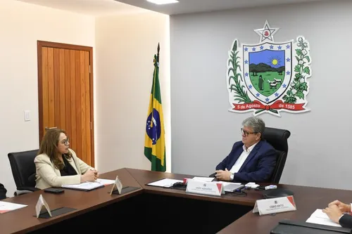 
				
					Após pedido de tropas federais, governador e presidente do TRE-PB discutem segurança nas eleições
				
				