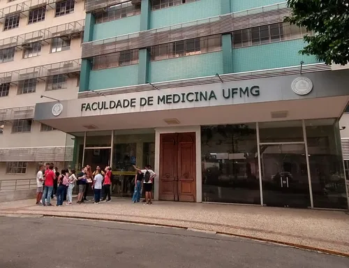 
				
					Aprovado em medicina após nota máxima em matemática dá dicas de estudos para o Enem
				
				