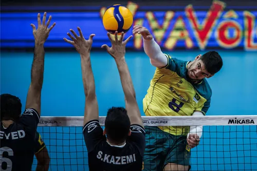 
				
					Honorato é convocado por Bernardinho para a Liga das Nações de Vôlei Masculina 2025
				
				