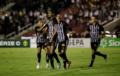 
				
					Botafogo-PB x Athletic pela Série C 2024: Belo vence por 3 a 1 e vira líder
				
				