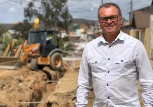 
				
					Bruno Cunha Lima exonera coordenador da Defesa Civil, que disputará eleições para vereador
				
				