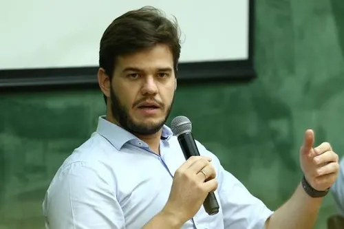 
				
					Bruno Cunha Lima nomeia novo secretário de Ciência e Tecnologia
				
				