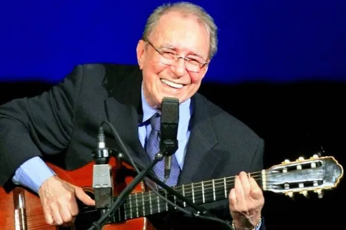 
				
					Caetano Veloso chamou João Gilberto de bruxo de Juazeiro
				
				