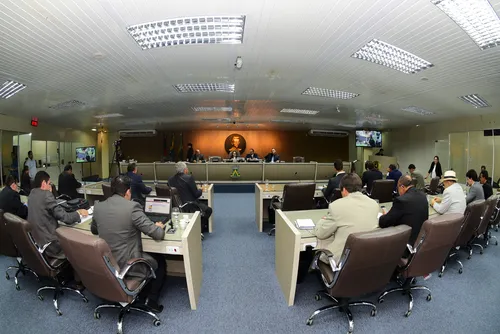 
				
					Câmara de CG aprova suplementações, mas impasse sobre emendas segue travando votação da LDO
				
				