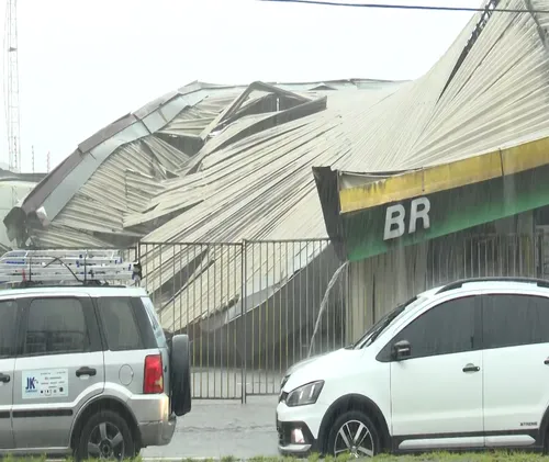 
				
					Chuvas provocam alagamentos e teto de posto de combustível desaba em João Pessoa
				
				