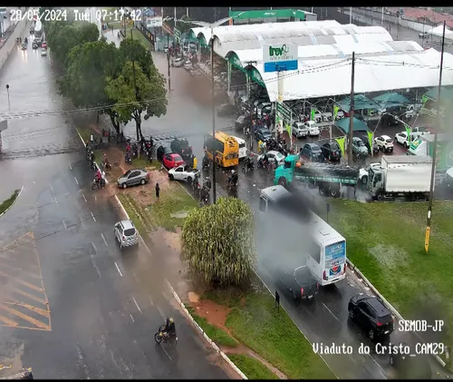 
				
					Chuvas provocam alagamentos e teto de posto de combustível desaba em João Pessoa
				
				