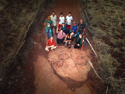 
				
					Cientistas descobrem novas pegadas de dinossauros no Sertão paraibano
				
				