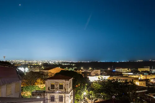 
				
					Cometa do século é fotografado no céu do Centro Histórico de João Pessoa
				
				