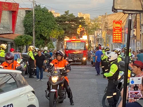 
				
					Corpo de Biliu de Campina é sepultado em Campina Grande
				
				